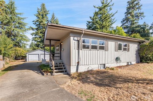 2202 Ne 9th Pl, Renton, WA, 98056-2938 | Card Image