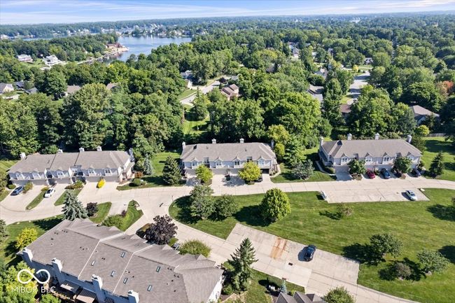 11264 Fonthill Dr, Condo with 2 bedrooms, 3 bathrooms and null parking in Indianapolis IN | Image 13