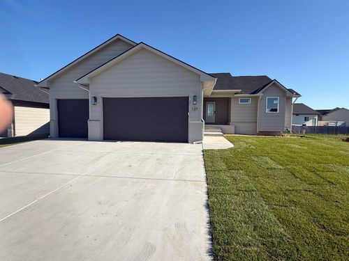 137 E Poplar Cir, Goddard, KS, 67052-9091 | Card Image