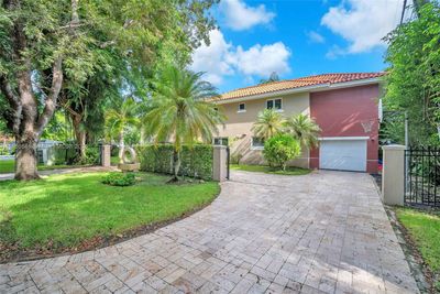 1543 Dorado Ave, House other with 3 bedrooms, 3 bathrooms and null parking in Coral Gables FL | Image 2