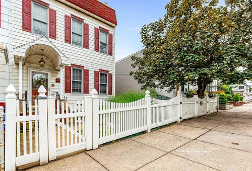 60 69th Pl, Maspeth, NY, 11378-2929 | Card Image