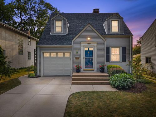4623 N Idlewild Avenue, Whitefish Bay, WI, 53211 | Card Image