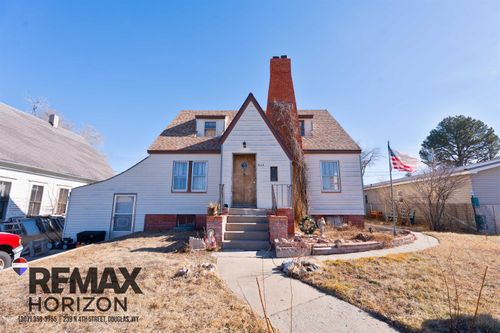 517 S Main St, Lusk, WY, 82225-5092 | Card Image