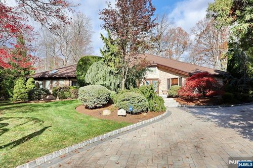 4 Summertree Way, Montvale, NJ, 07645-1531 | Card Image