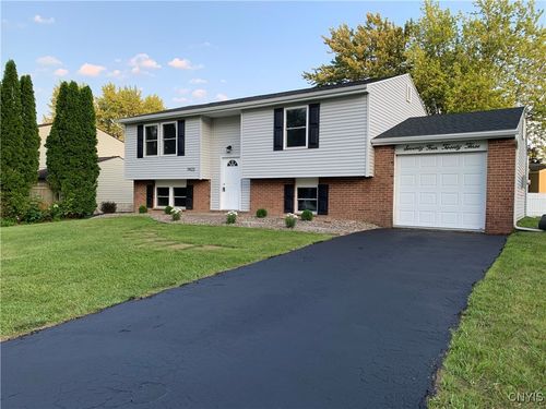 7423 Farmstead Rd, Liverpool, NY, 13088-4715 | Card Image