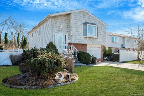 266 Kellum St, West Babylon, NY, 11704-5022 | Card Image