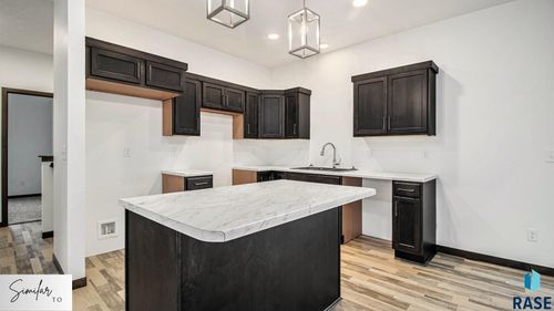 316 S Willow Spring Dr, Sioux Falls, SD, 57110-6795 | Card Image