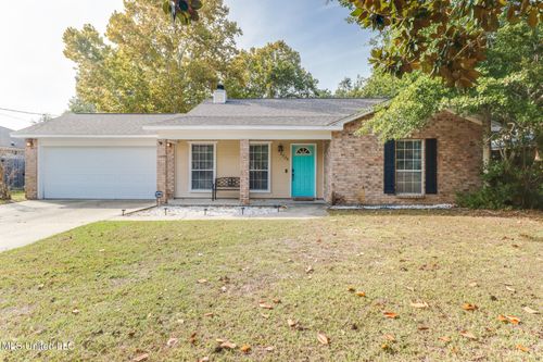 3225 N 5th St, Ocean Springs, MS, 39564-7632 | Card Image