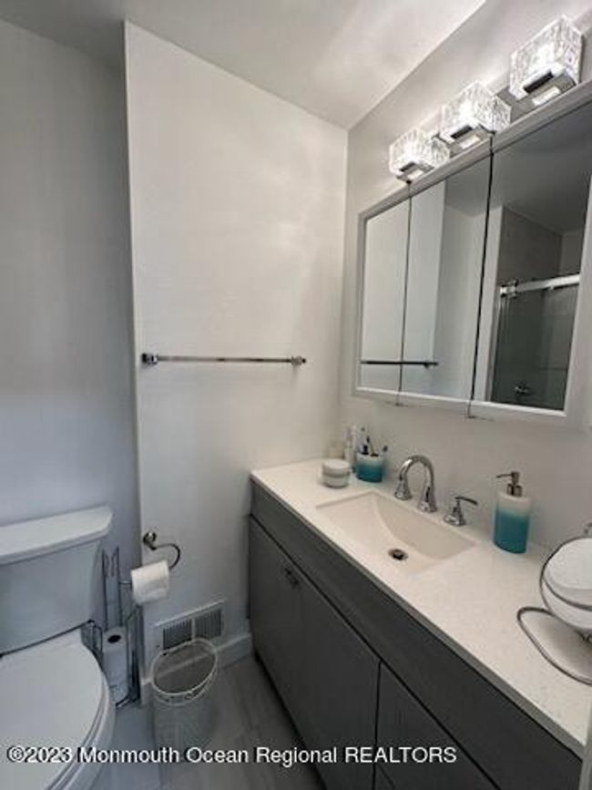 25 Twin Rivers Drive, For Sale in East Windsor Zoocasa