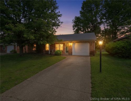 2614 Whitehorse Vale Dr, Jeffersonville, IN, 47130-7533 | Card Image