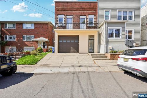 390 Delano Pl, Fairview, NJ, 07022-1704 | Card Image