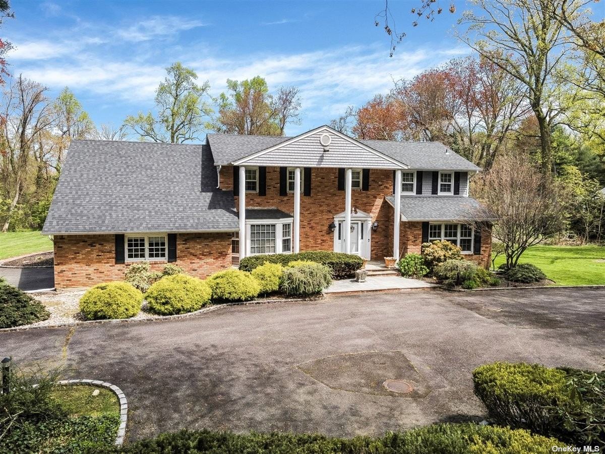 Woodland Dr, Oyster Bay, NY 11771