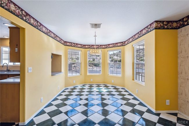 Dining Area | Image 16