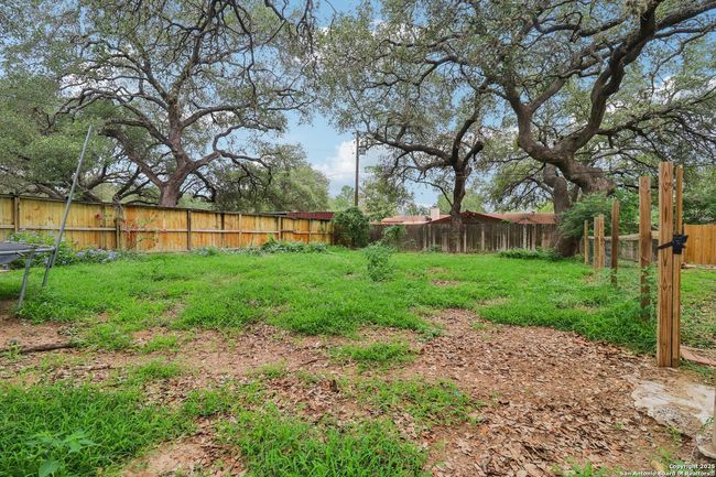 503 Mockingbird Ln, House other with 3 bedrooms, 2 bathrooms and null parking in Devine TX | Image 42