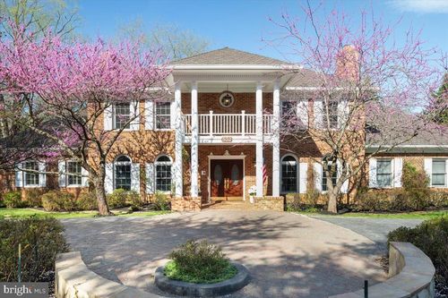 532 Walker Rd, GREAT FALLS, VA, 22066-3612 | Card Image