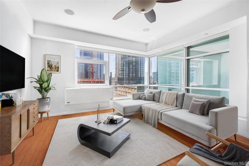 7a-2415 Queens Plz N, Long Island City, NY, 11101-4015 | Card Image