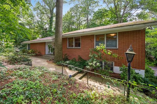 160 Hampshire Rd, Yonkers, NY, 10708-5815 | Card Image