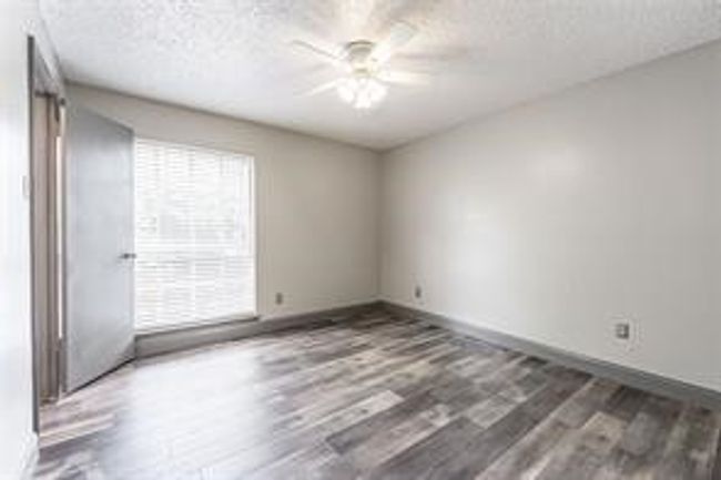 Spare room featuring ceiling fan, wood finished floors, and a textured ceiling | Image 20