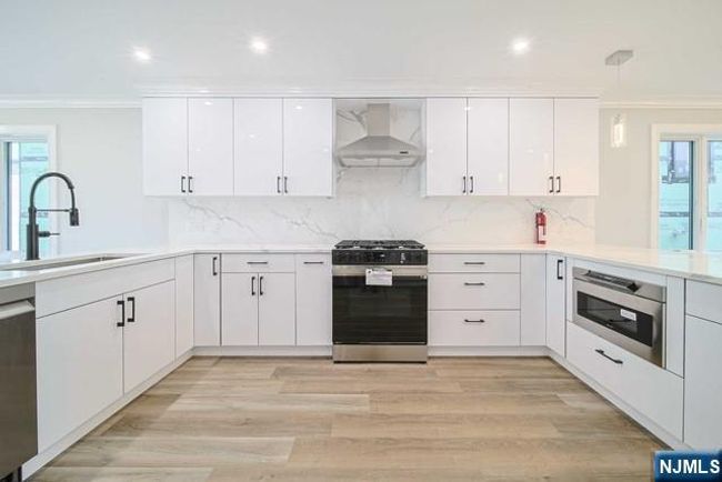 39 Henry Ave, Home with 3 bedrooms, 4 bathrooms and null parking in Palisades Park NJ | Image 10