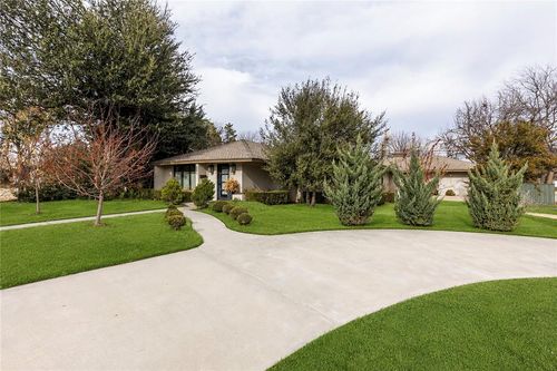 1801 Westminster Place, Nichols Hills, OK, 73120 | Card Image