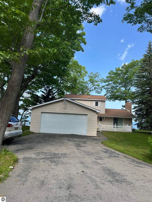 725 S Crescent Ave, Au Gres, MI, 48703-9302 | Card Image