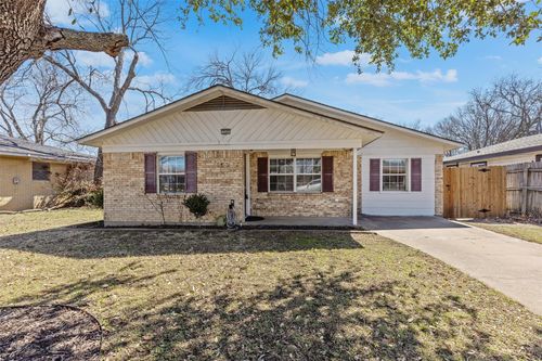 705 Phillips St, Cleburne, TX, 76033-6431 | Card Image