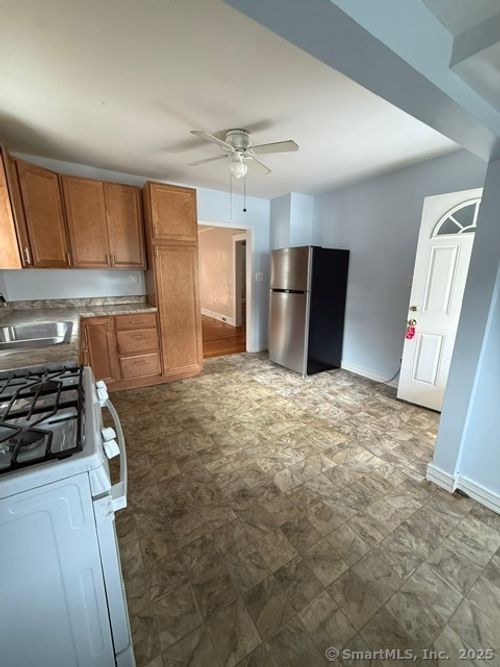 593 Plank Rd, Waterbury, CT, 06705-2623 | Card Image