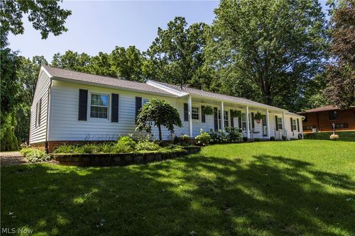 690 N Azalea Blvd, Barberton, OH, 44203-4427 | Card Image