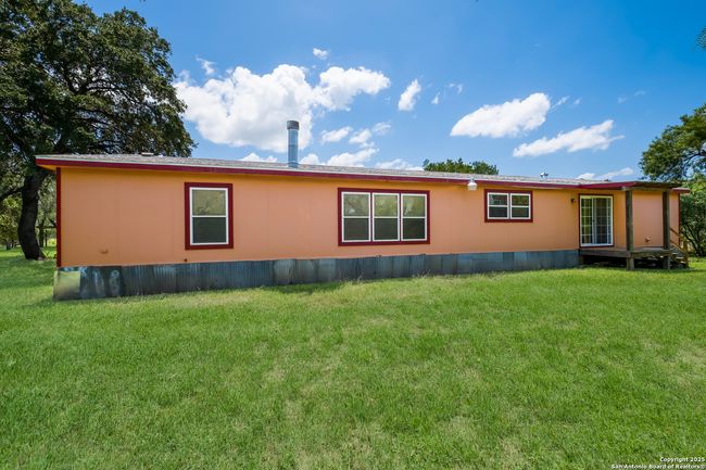 1075 Quail Run, House other with 3 bedrooms, 4 bathrooms and null parking in Lytle TX | Image 26