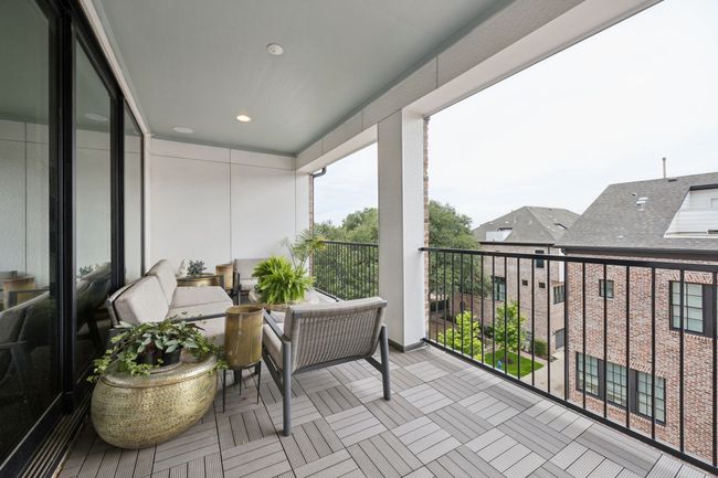 14932 Oak St, Townhouse with 3 bedrooms, 4 bathrooms and null parking in Addison TX | Image 33