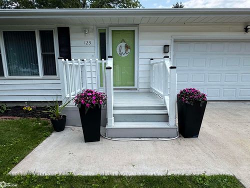 125 Centennial Dr, Mediapolis, IA, 52637-9401 | Card Image