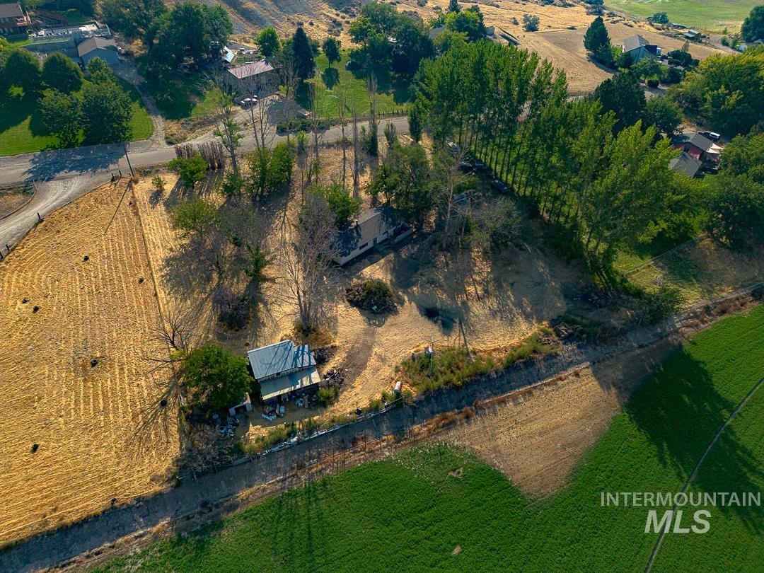Eva Ln, Caldwell, ID 83607