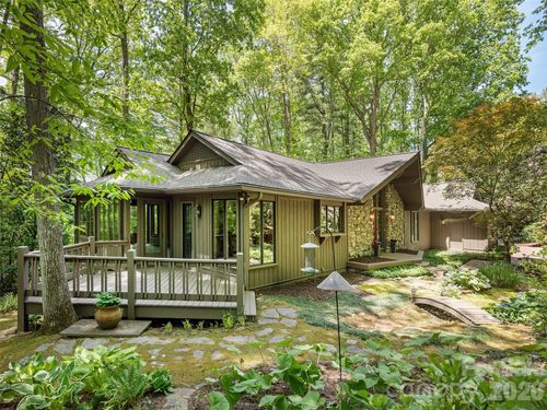 227 Estate Dr, Hendersonville, NC, 28739-6114 | Card Image