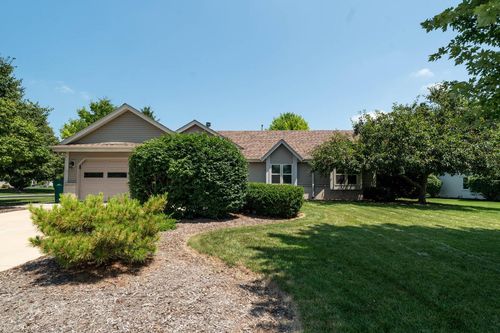 W142N10736 Wooded Hills Drive, Germantown, WI, 53022 | Card Image
