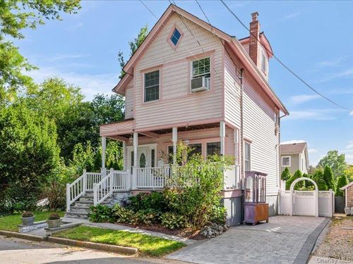 39 12th Ave, Sea Cliff, NY, 11579-1226 | Card Image