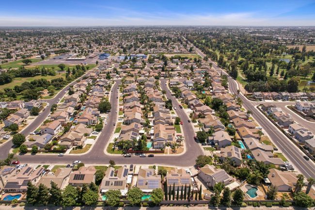 573 Fribourg Ln, House other with 3 bedrooms, 2 bathrooms and null parking in Manteca CA | Image 50