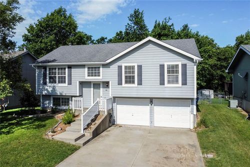 2104 Catie Ln, Platte City, MO, 64079-7503 | Card Image