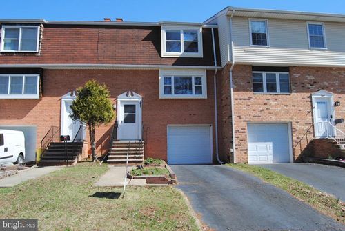10 Featherbed Ct, Lawrenceville, NJ, 08648-2005 | Card Image