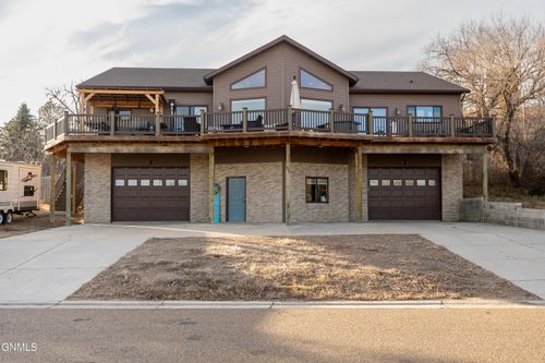 806 Bruegger St, Alexander, ND, 58831-3111 | Card Image