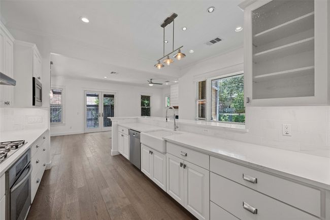 B - 1403 W 12 Th St, Condo with 3 bedrooms, 3 bathrooms and 2 parking in Austin TX | Image 13