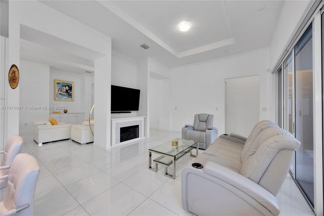 15037 Sw 174 Th St, House other with 4 bedrooms, 4 bathrooms and null parking in Miami FL | Image 21