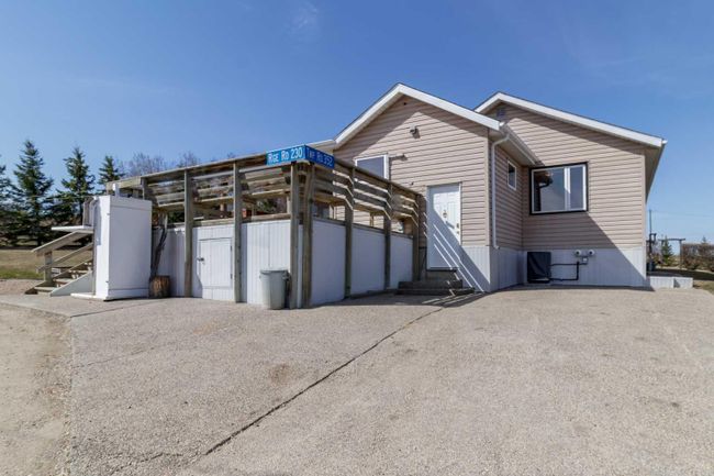 35175 Range Road 230, Home with 4 bedrooms, 2 bathrooms and 6 parking in Rural Red Deer County AB | Image 32
