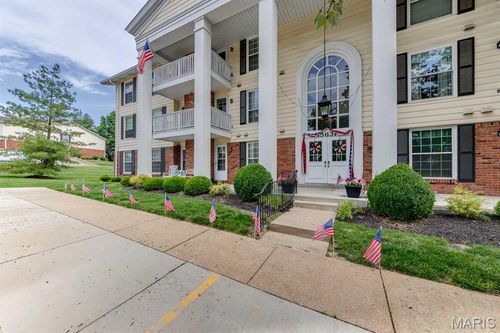 1-15631 Hedgeford Ct, Chesterfield, MO, 63017-4981 | Card Image