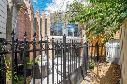 6304 Riverview Way, Houston, TX, 77057-1022 | Card Image