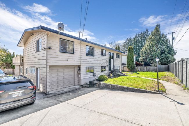 6522 196 Street, House other with 7 bedrooms, 4 bathrooms and 6 parking in Langley BC | Image 2