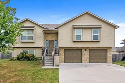 19119 Corbyn Ln, Smithville, MO, 64089-9269 | Card Image
