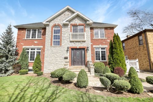 8105 Oconto Ave, Niles, IL, 60714-3066 | Card Image