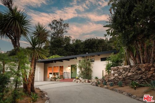 3923 Stone Canyon Ave, Sherman Oaks, CA, 91403-4539 | Card Image