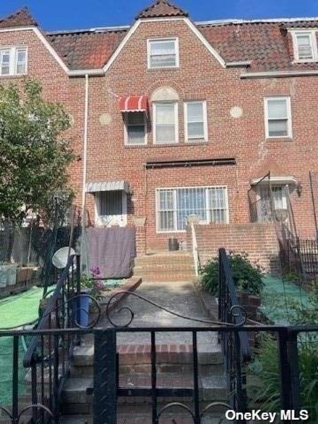 37-31 78th Street, Townhouse with 5 bedrooms, 3 bathrooms and null parking in Jackson Heights NY | Image 1