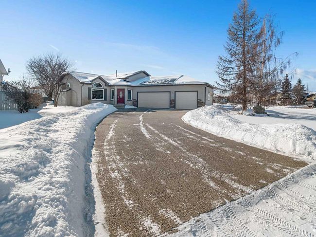 130 Mountainview Gate, Home with 3 bedrooms, 3 bathrooms and 6 parking in Carstairs AB | Image 2